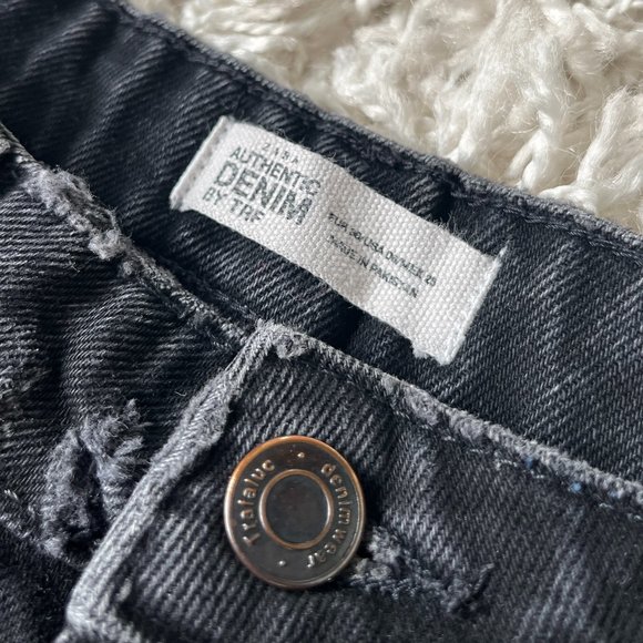 ZARA SIZE 6 Black High Waisted Denim Shorts | Distressed - Picture 3 of 5